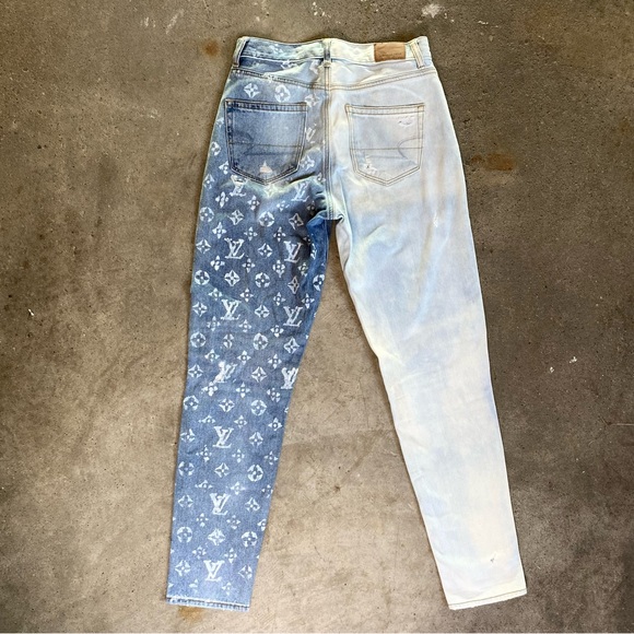 American eagle hand painted Louis V split bleach dye mom jeans - Picture 3 of 5